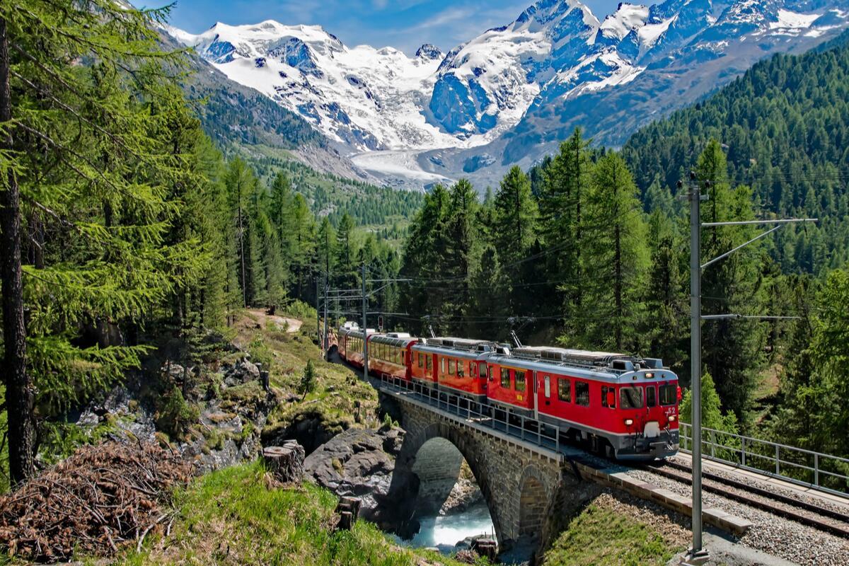 The World's Most Luxurious Rail Journeys - background banner